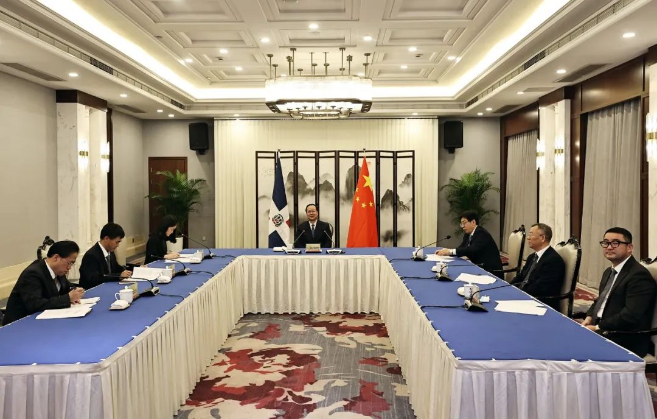 NG娱乐环境“助力”多米尼加清运垃圾，毛伟明省长出席线上交接仪式